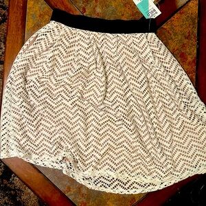 Cute lace skirt with lining size medium. Eyelet skirt, cream colored, NWT.